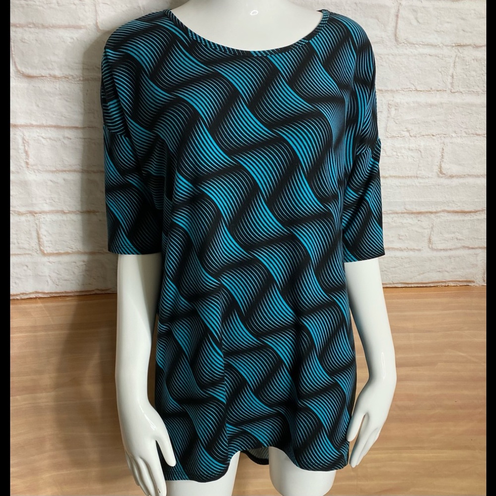 Lula Roe woman top size S